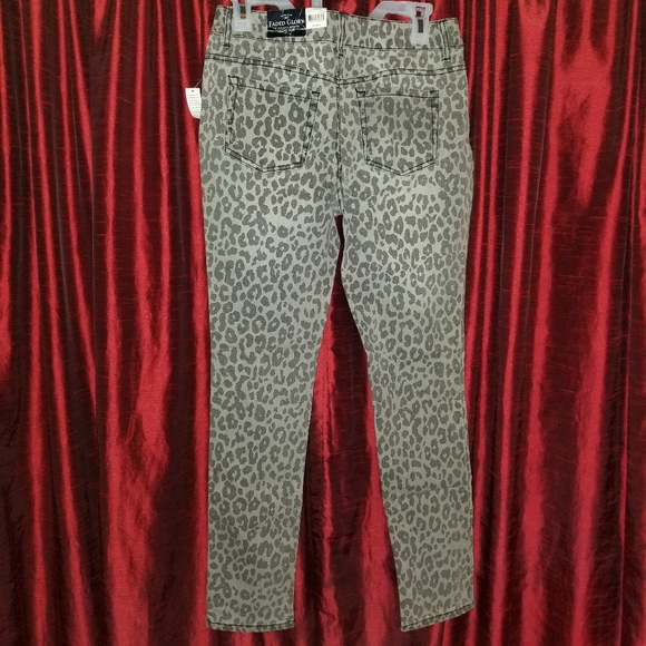 NWT LEOPARD PRINT JEANS - Picture 4 of 4